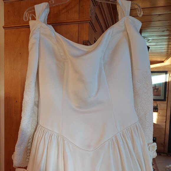 New with Tags Classy Basque Waist Ivory Off Shoulder Bridal Gown Dress sz 14 - Picture 6 of 16